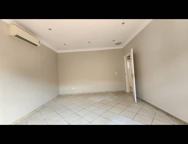 217M² OFFICE FOR SALE IN RUSTENBURG CENTRAL
